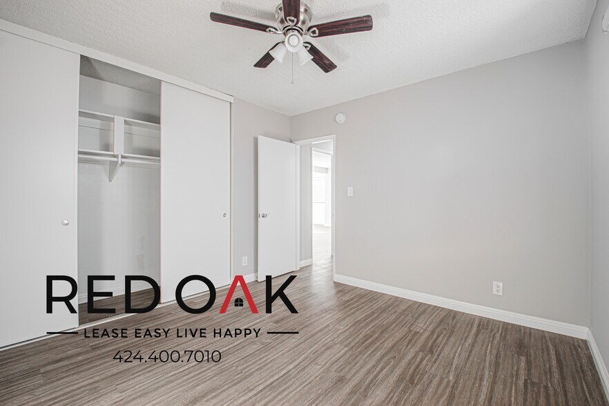 Building Photo - 12737 Moorpark St