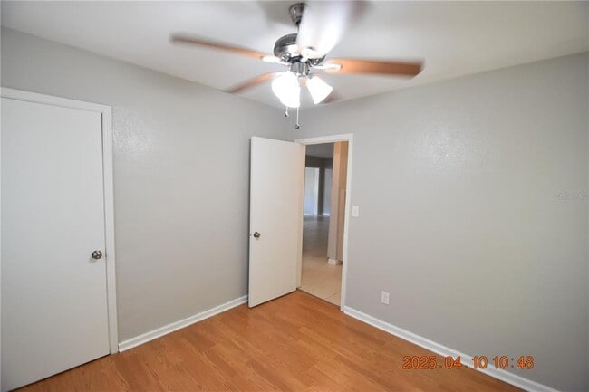 Building Photo - 402 S Comet Ave