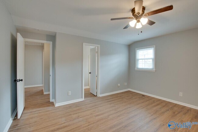 Building Photo - 9802 Dolphin Dr