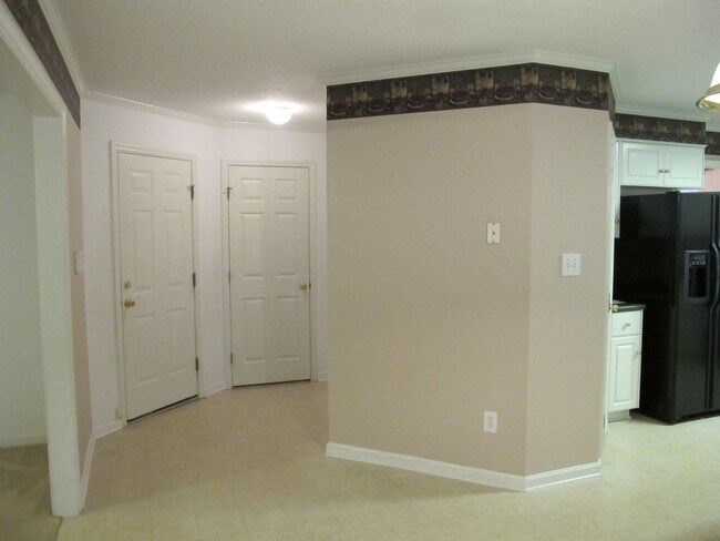 Building Photo - Spacious home in nice Evans neighborhood  ...