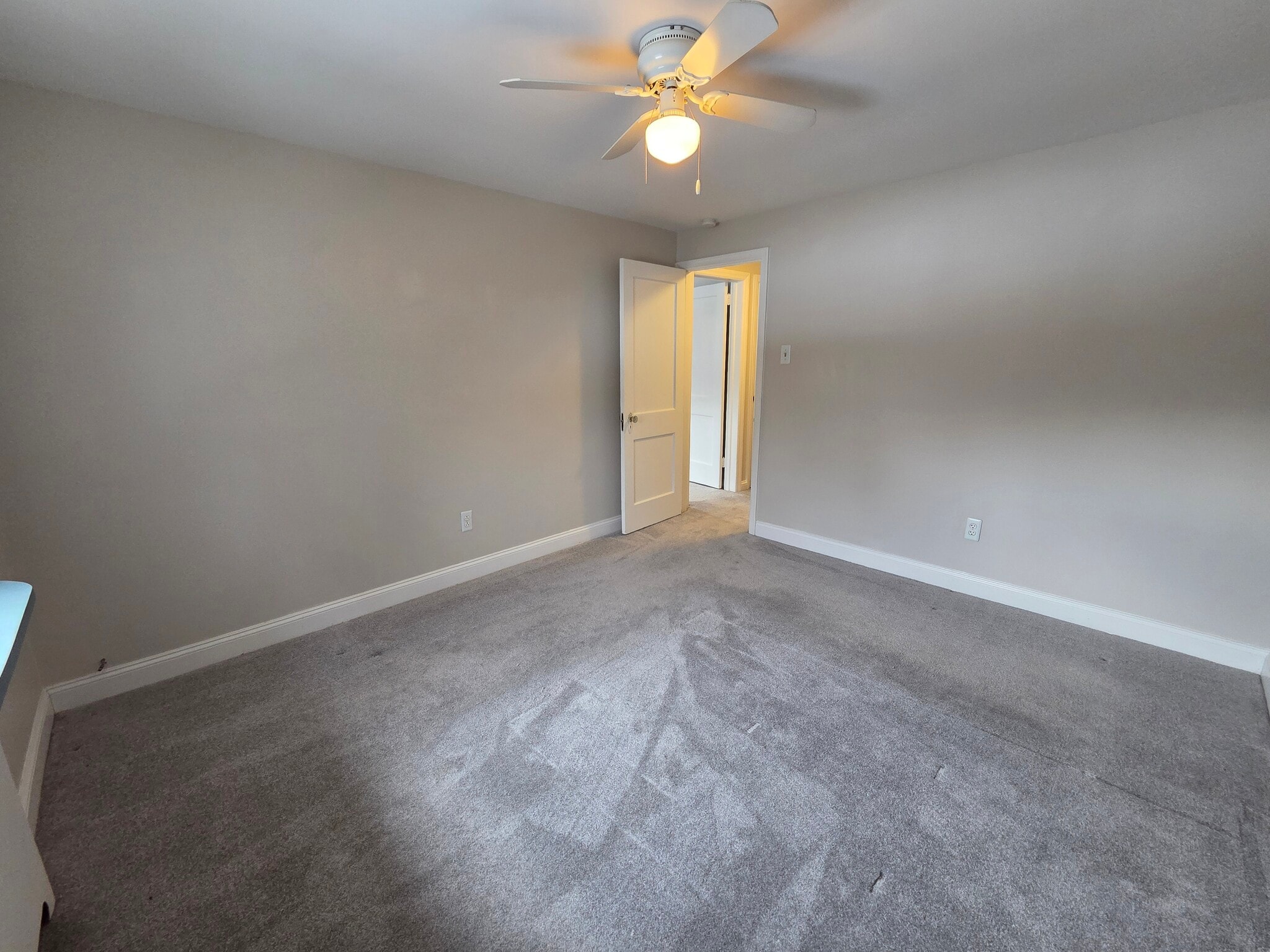 Building Photo - 204 Greenbriar Ln