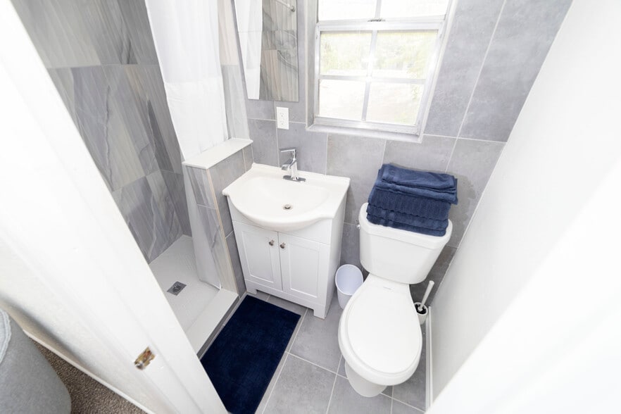 Building Photo - 102 Lovera Blvd