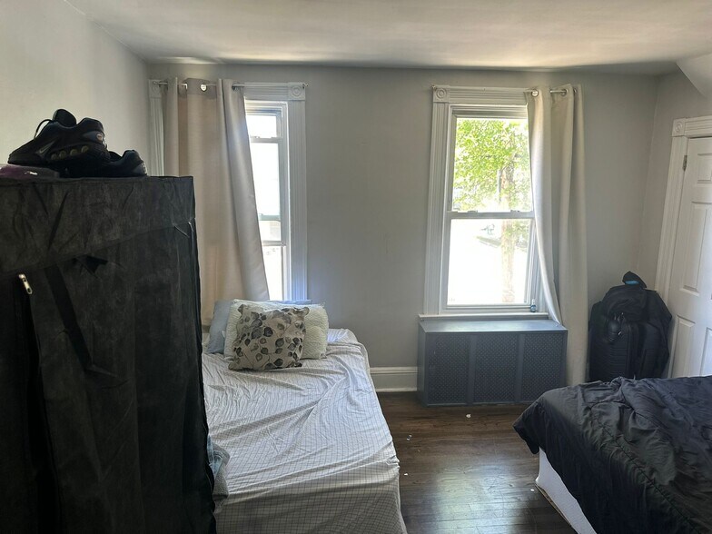 Building Photo - 3-16 Fair Lawn Ave