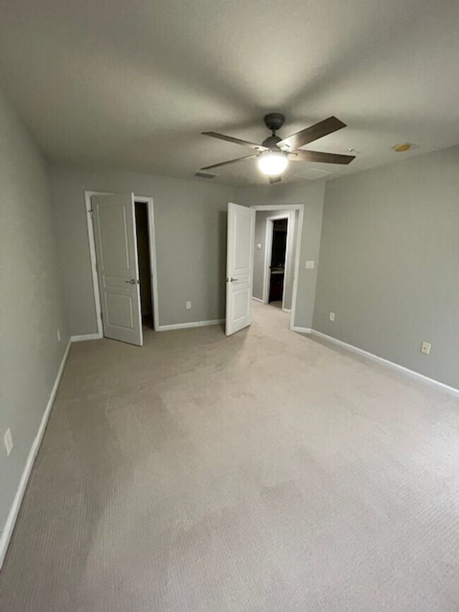 Building Photo - Midtowne