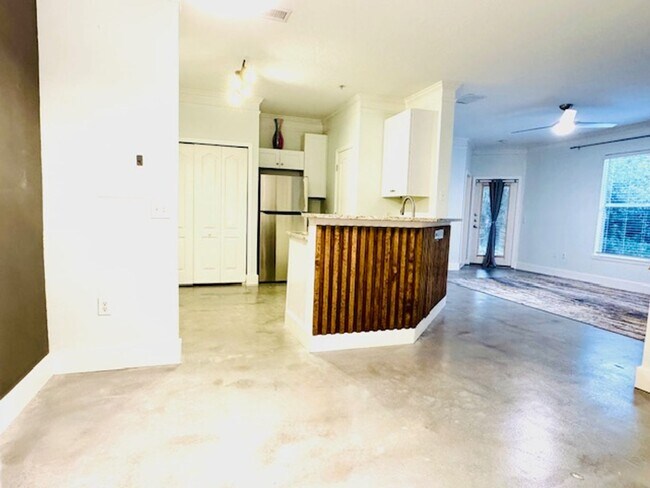 Building Photo - 8842 Villa View Cir