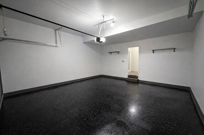 Building Photo - 13776 Grandeur Ave