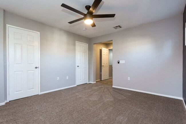 Building Photo - Beautiful Townhome in the heart of East Lake!