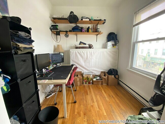 Building Photo - 606 Dorchester Ave