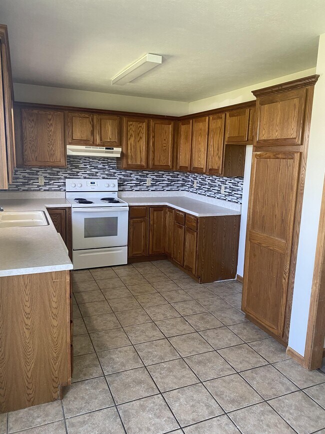 Building Photo - 813 Foxx Dr