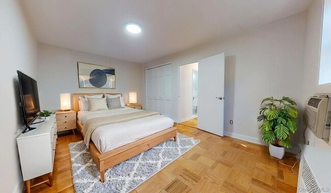 Building Photo - 66-15 Thornton Pl