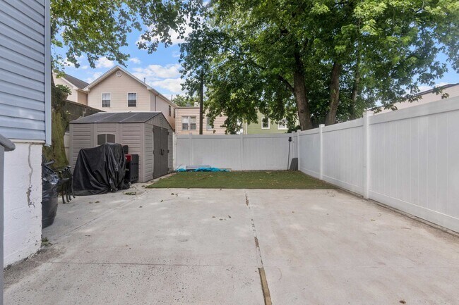 Building Photo - 271 Cator Ave