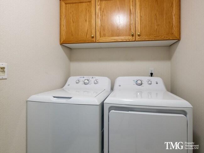 Building Photo - Charming Home Backing to Greenbelt, Near Lacamas Lake and Local Amenities