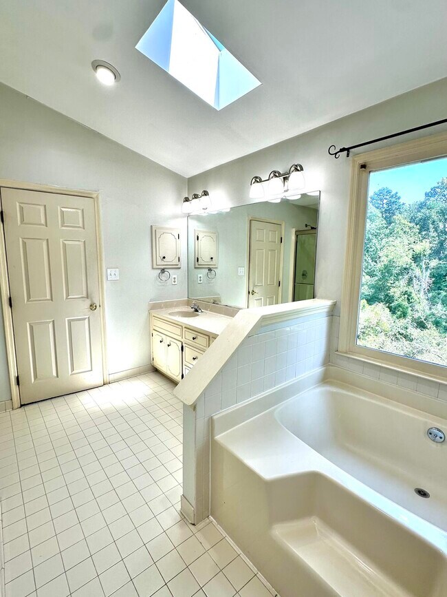 Building Photo - 527 Brandermill Rd