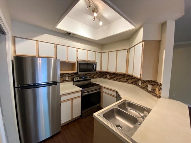 Building Photo - 6000 Shepherd Mountain Cove