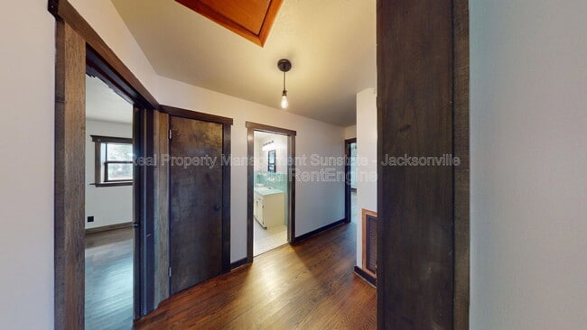 Building Photo - 7477 Greenway Dr