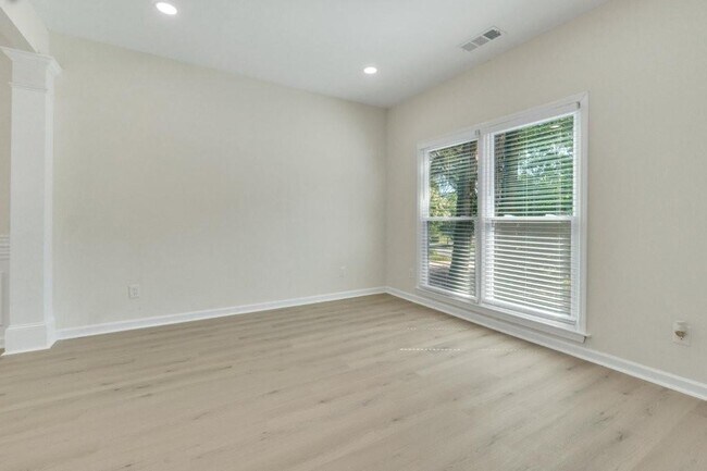 Building Photo - 5350 Oxford Chase Way