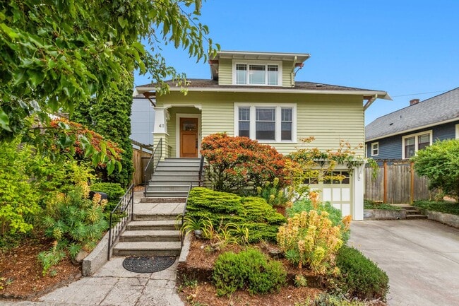 Primary Photo - 5Bd/2Ba Seattle Home