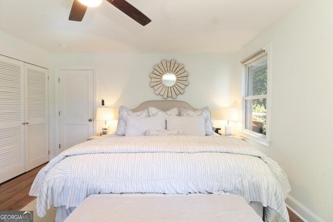 Building Photo - 1092 West Lake Dr