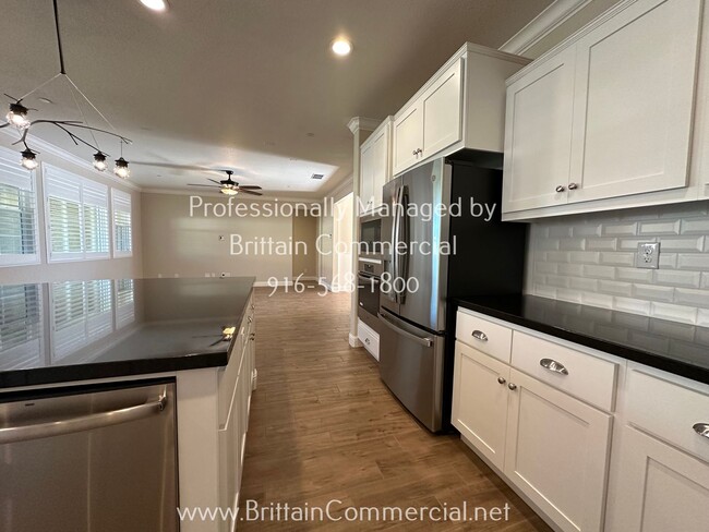 Building Photo - Stunning All Single Story 3 Bedroom, 2.5 B...