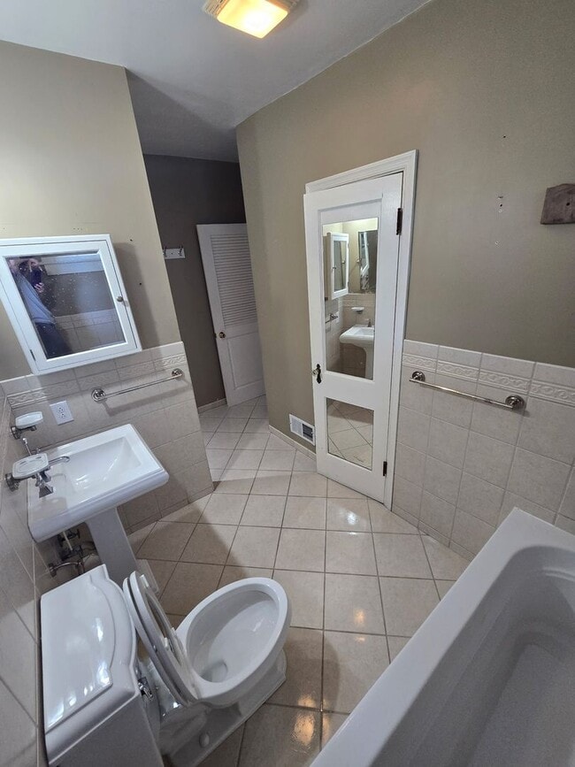 Building Photo - Oceanview 3 bedroom Cottage
