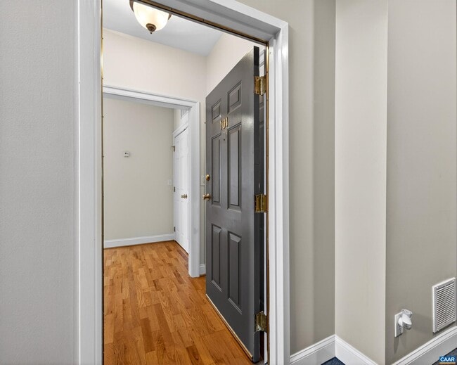 Building Photo - 949 Glenwood Station Ln
