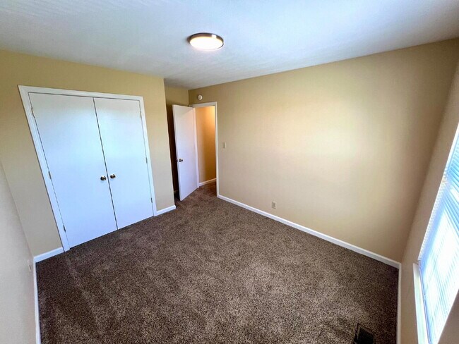 Building Photo - 351 PEABODY DRIVE UNIT 5 (3 BEDROOM UNIT)