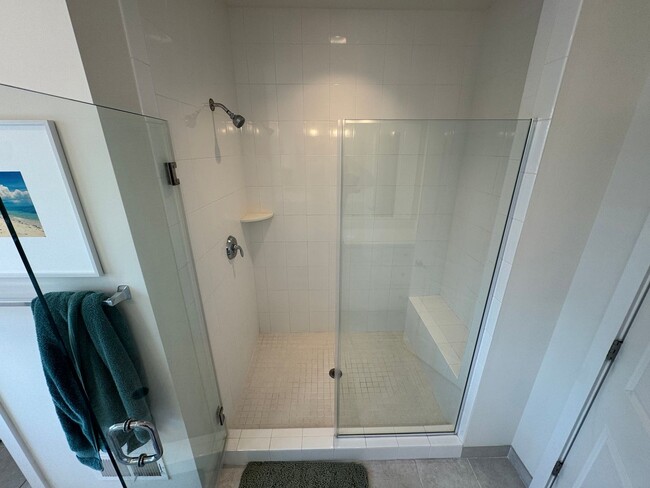 Building Photo - Stylish And Spacious 4 Bed 3.5 Bath Home I...