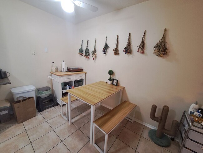 Interior Photo - 1501