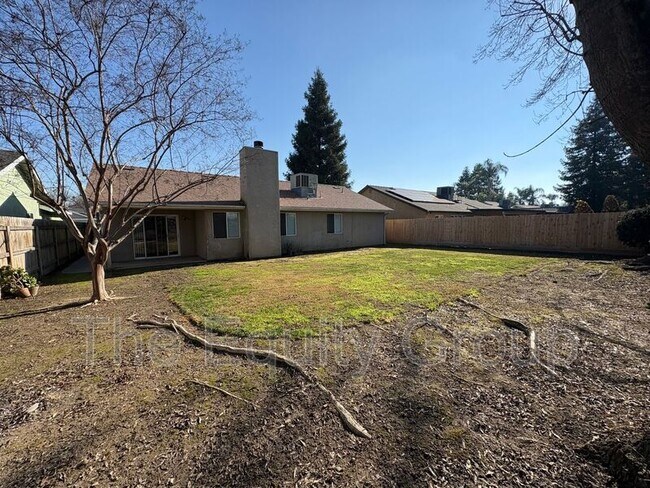 Building Photo - 905 S Laguna St