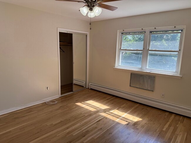 Building Photo - 722 Throggs Neck Expy