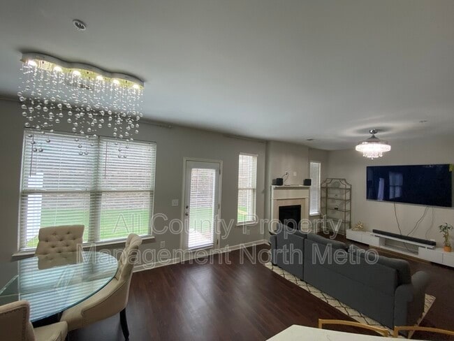 Building Photo - 3371 Castleberry Village Cir