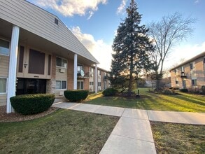 Building Photo - 8994 Kennedy Dr