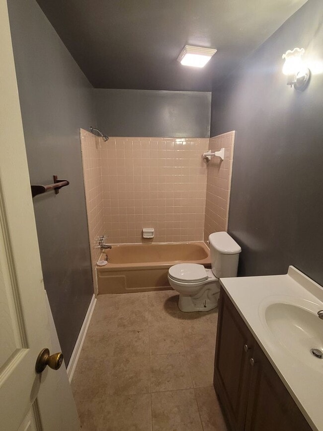 Building Photo - North Columbia