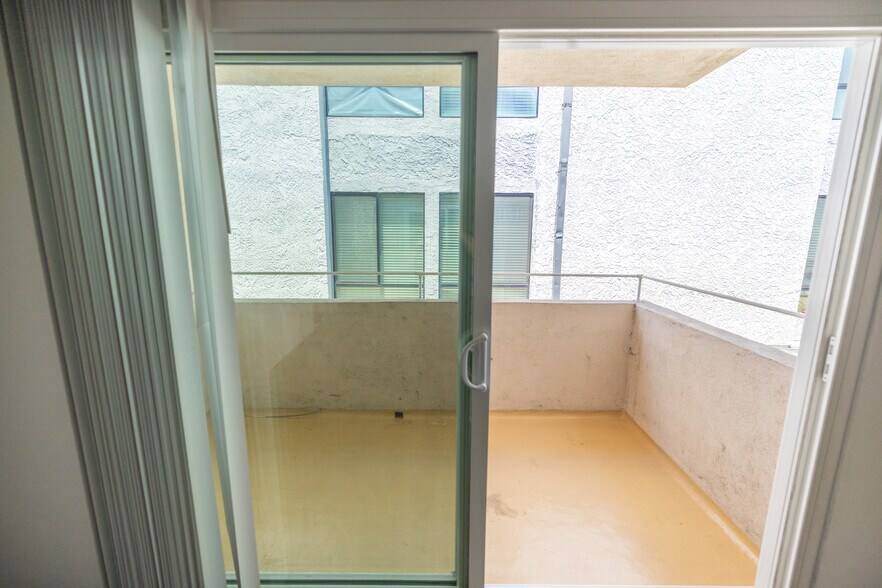 Building Photo - 1737 Glendon Ave