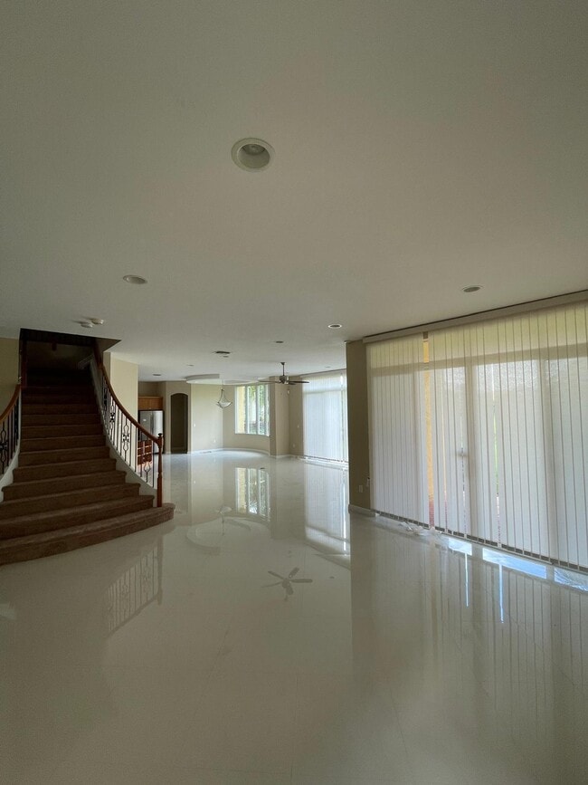 Building Photo - 9261 Delemar Ct