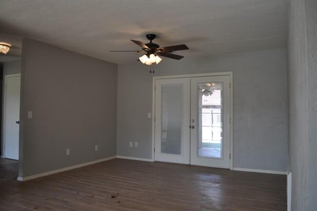 Building Photo - 6805 NW 63rd Terrace