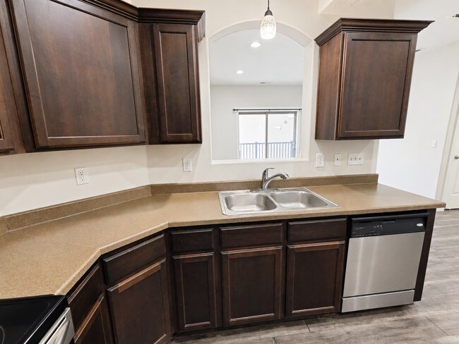 Building Photo - 91 W Springview Dr