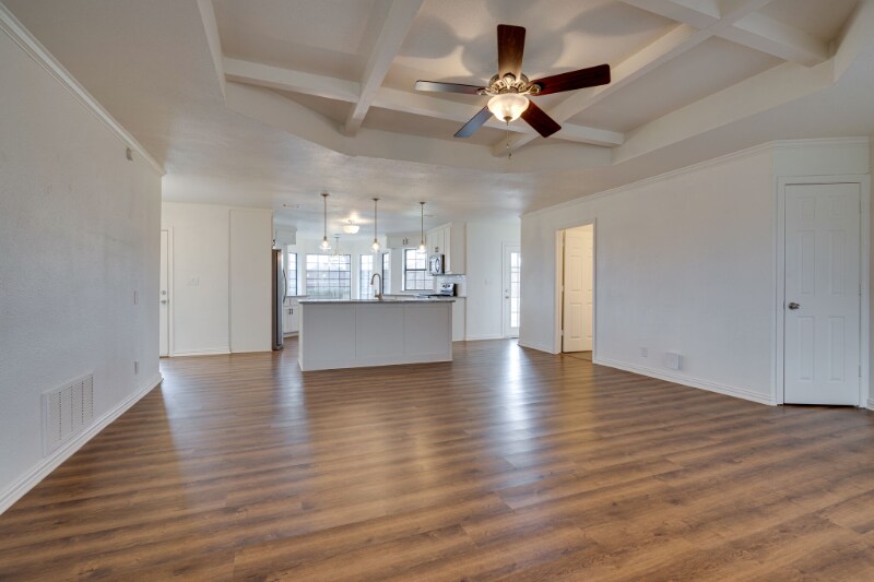 Building Photo - 3901 High Rd