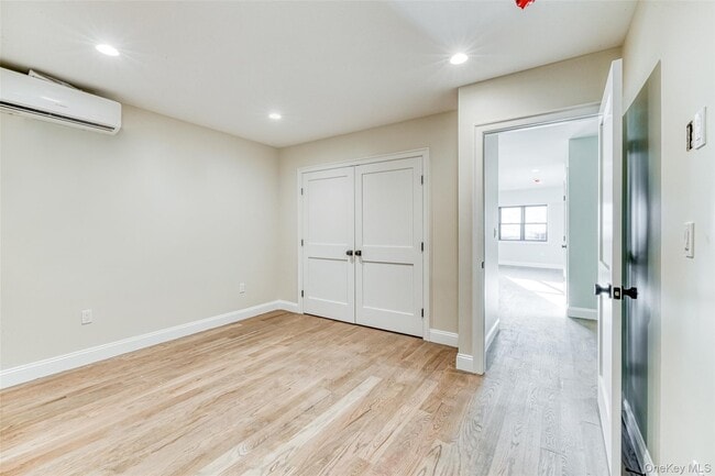 Building Photo - 78 Roslyn Rd