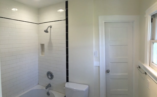 Bath - 1728 Mentone Ave