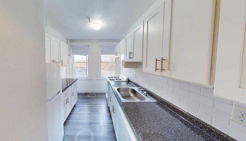 Building Photo - 1622 Commonwealth Ave