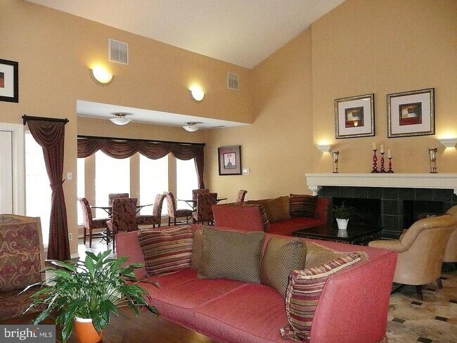 Building Photo - 3903 Penderview Dr