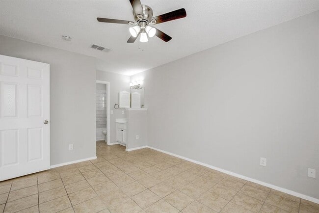 Building Photo - 12207 Alderbrook Dr
