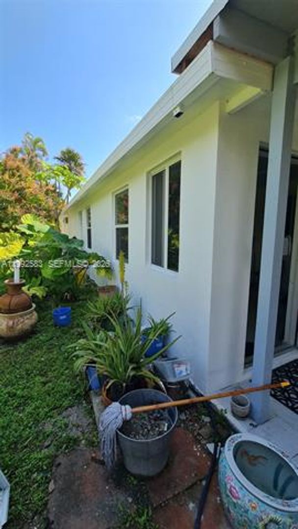 Building Photo - 6130 SW 64th Ave