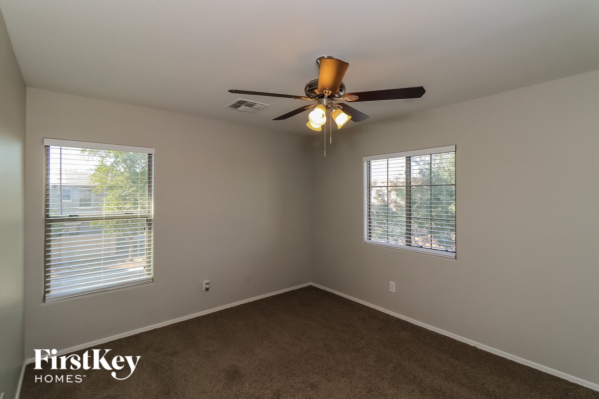 Building Photo - 4027 W Valley View Dr