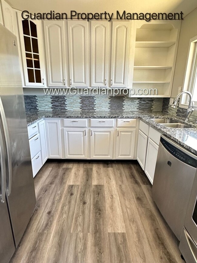 Building Photo - Champlin Single Family Home, Large Fenced Yard, Deck, 2 Car Garage,  Video Tour