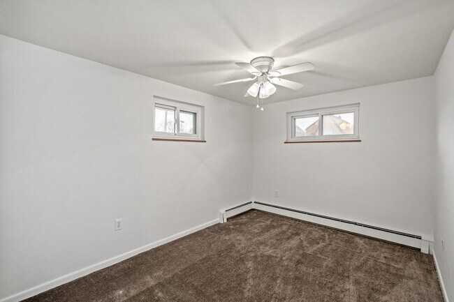 Building Photo - AVAILABLE AUGUST 1ST!! GORGEOUS 3 BEDROOM IN MUNHALL!