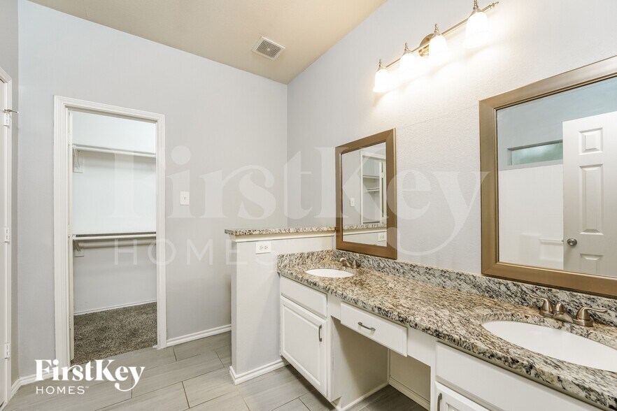Building Photo - 2325 Sumac Ct