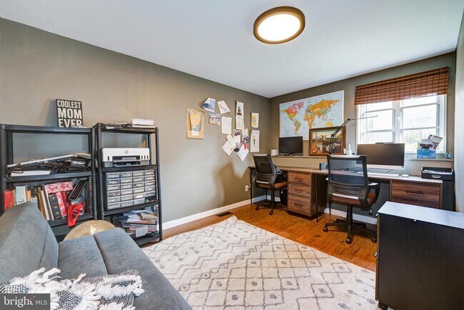 Building Photo - 325 Juniper Dr