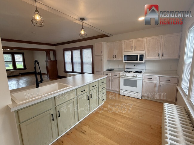 Building Photo - 2033 S 82nd St